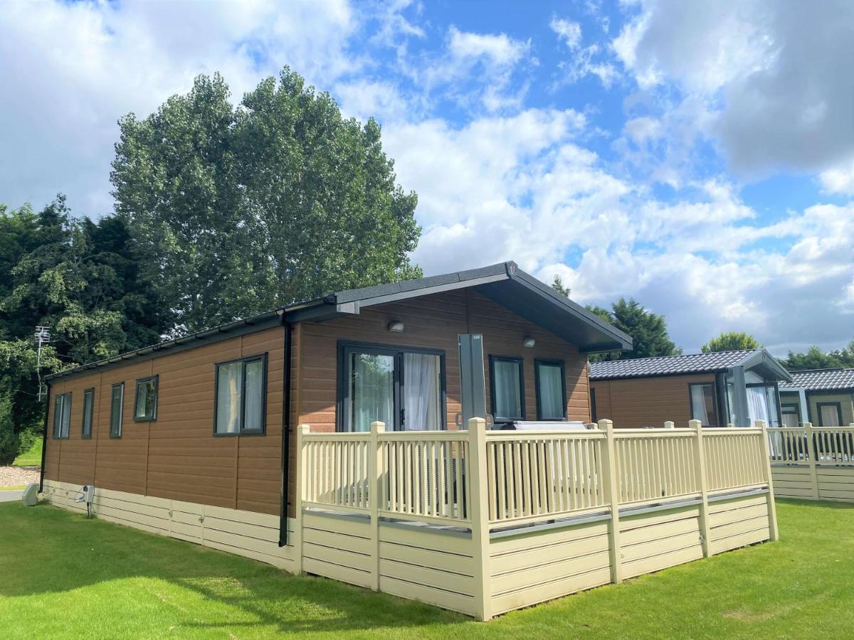 The Yorkshire Burrow Lodge With Hot Tub Kültér fotó