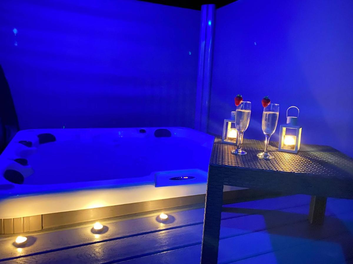 The Yorkshire Burrow Lodge With Hot Tub Kültér fotó